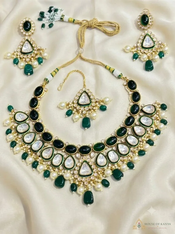 Emerald Choker Kundan Bridal Set — bridal jewellery set on rent in Gurgaon | House of Kanya